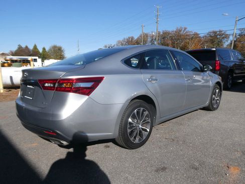 Used 2018 Toyota Avalon XLE image 5