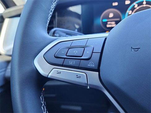 New 2025 Volkswagen Tiguan SE image 24