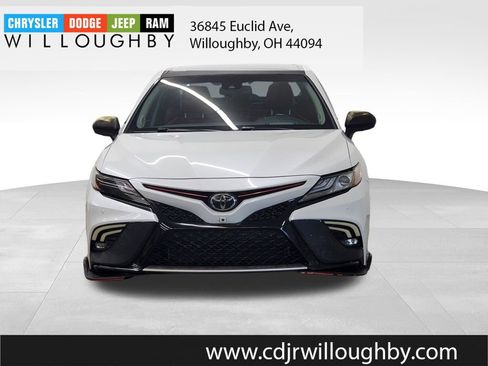 Used 2018 Toyota Camry XSE image 2
