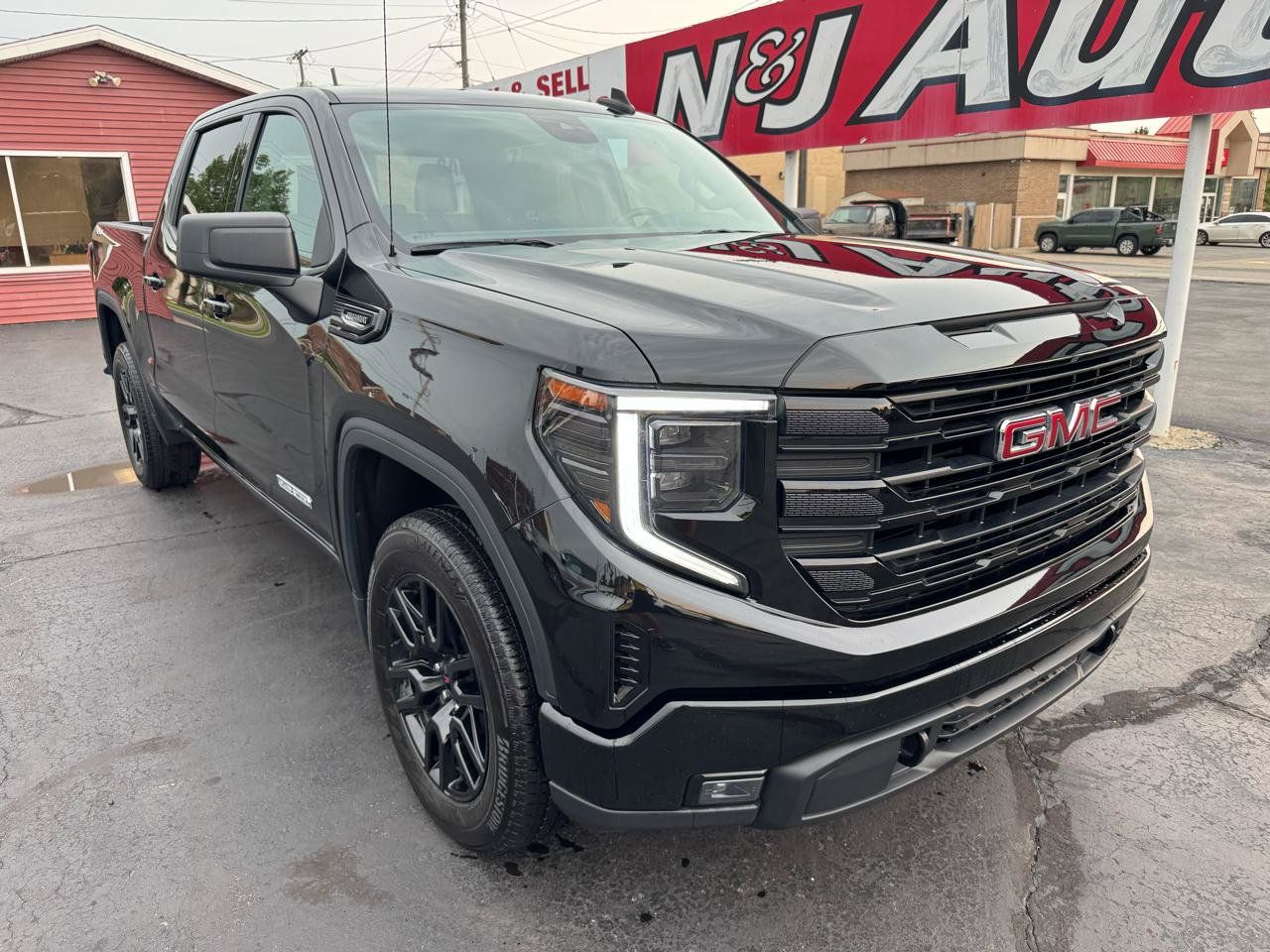 Used 2025 GMC Sierra 1500 Elevation AWD/4WD image 2