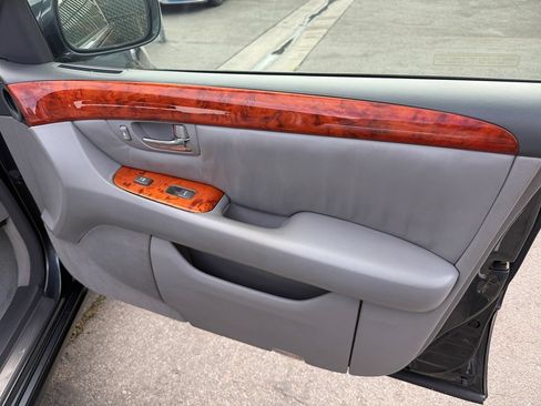 Used 2005 Lexus LS 430 RWD image 10