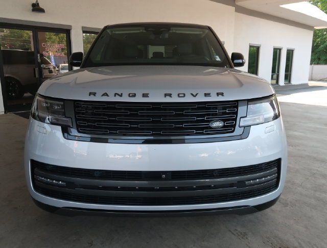 Used 2025 Land Rover Range Rover SE AWD/4WD image 2