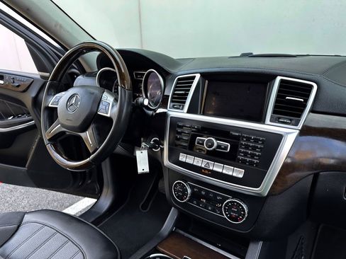 Used 2013 Mercedes-Benz GL 450 4MATIC w/ Premium 2 Pkg image 32