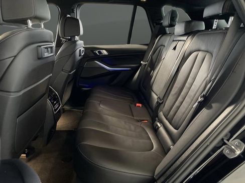 Used 2021 BMW X5 M50i image 32