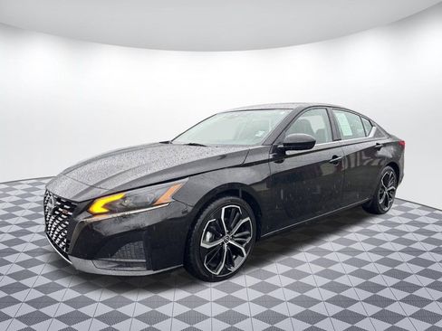 Used 2023 Nissan Altima 2.5 SR image 3