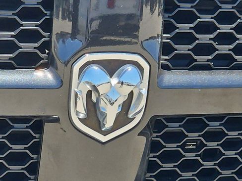 Used 2017 RAM 1500 Express RWD image 30