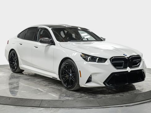 Used 2025 BMW M5 w/ Carbon Package image 9