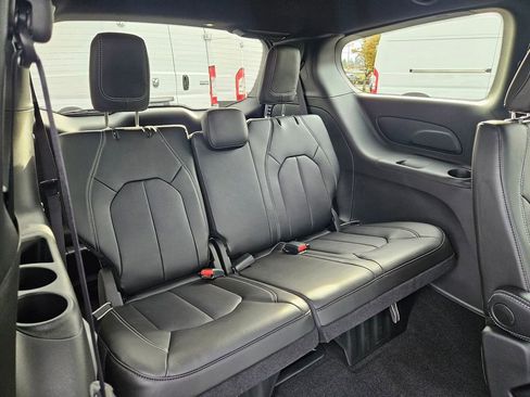 New 2026 Chrysler Voyager LX image 33