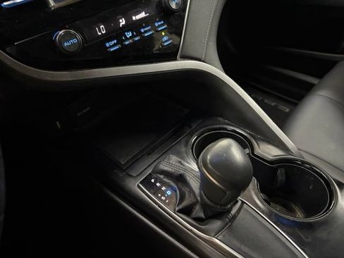 Used 2018 Toyota Camry SE w/ Moonroof Package FWD image 38