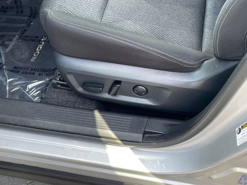 Used 2025 Nissan Rogue SV image 22