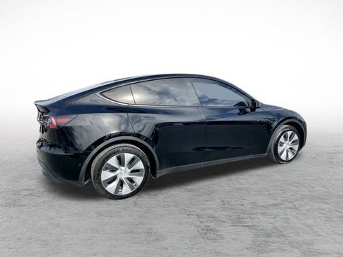 Used 2021 Tesla Model Y Long Range image 7