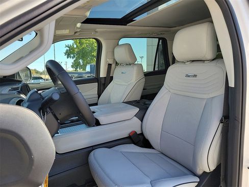 New 2025 Ford Expedition Max Platinum w/ Platinum Ultimate Package image 12