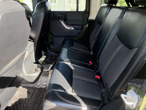 Used 2016 Jeep Wrangler Unlimited Sahara image 10