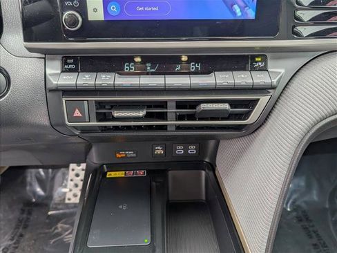 Used 2025 Toyota Camry SE image 15