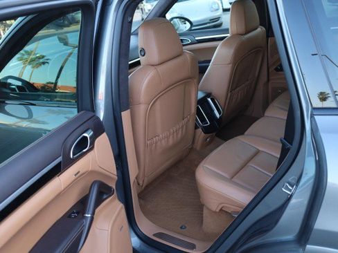 Used 2014 Porsche Cayenne GTS image 43