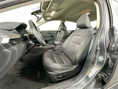 Used 2024 Nissan Altima 2.5 SV image 11