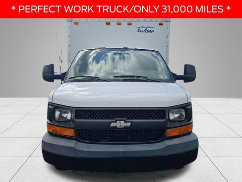 Used 2009 Chevrolet Express 3500 RWD image 2