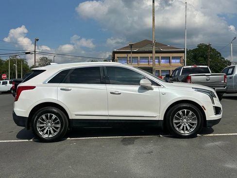 Used 2017 Cadillac XT5 Luxury w/ Driver Awareness Package FWD image 9