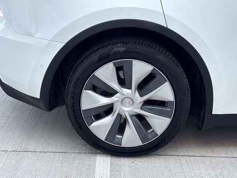 Used 2021 Tesla Model Y Long Range AWD/4WD image 9