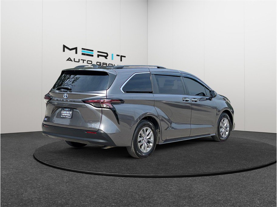 Used 2023 Toyota Sienna XLE FWD image 9