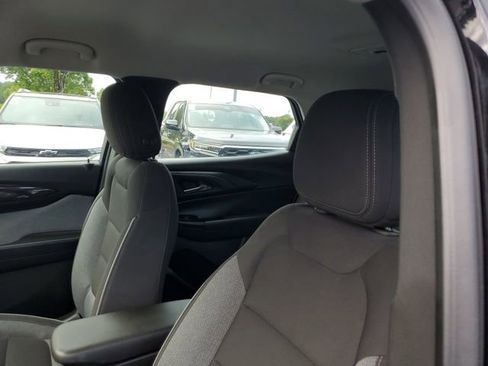 Used 2024 Chevrolet TrailBlazer LS FWD image 16