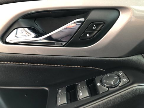 Used 2018 Chevrolet Traverse LS FWD image 37