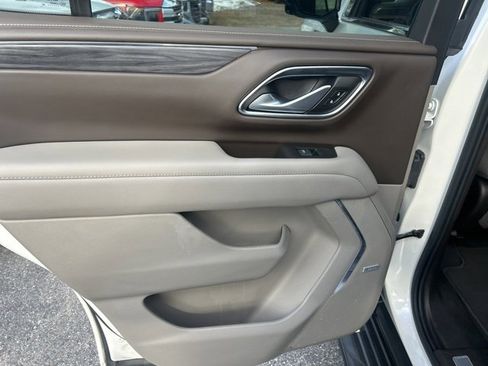 Used 2022 GMC Yukon SLT w/ SLT Luxury Package image 13