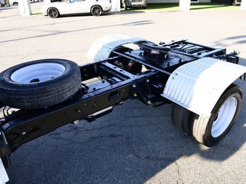 Used 2024 Ford F550 XL DRW 4X4 / V8 Diesel / Paylo image 27