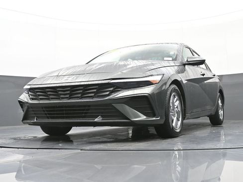 Certified 2024 Hyundai Elantra SE image 48