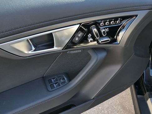 Used 2017 Jaguar F-TYPE Coupe image 15