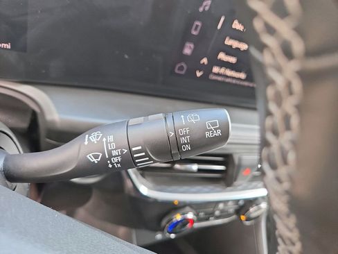 Used 2025 Buick Encore GX Preferred AWD/4WD image 17
