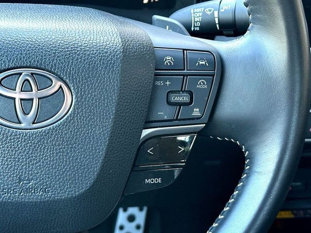 Used 2025 Toyota Camry SE FWD image 23