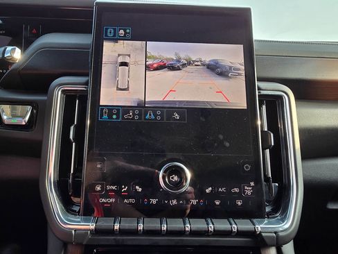 Used 2025 GMC Yukon XL Denali w/ Sun & Power Step Package image 17