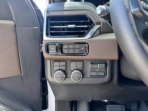 New 2026 GMC Yukon Denali Ultimate w/ LPO, Floor Liner Package AWD/4WD image 18
