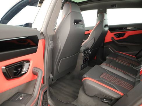 Used 2025 Lamborghini Urus SE AWD/4WD image 33