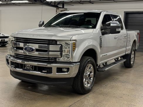 Used 2018 Ford F250 Lariat w/ Lariat Ultimate Package image 3
