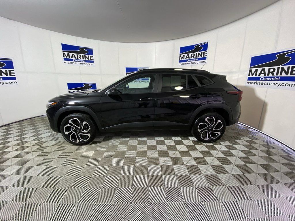 Used 2025 Chevrolet Trax RS w/ Driver Confidence Package FWD image 10