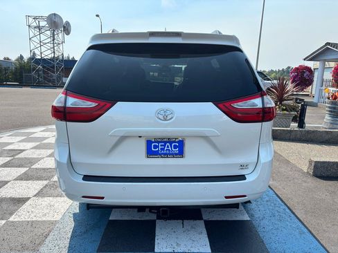 Used 2019 Toyota Sienna AWD image 4
