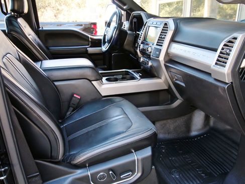 Used 2017 Ford F250 Platinum image 45