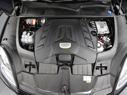 Used 2022 Porsche Cayenne Turbo S w/ Assistance Package image 54