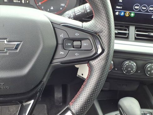 Used 2024 Chevrolet Trax RS w/ Sunroof Package image 18