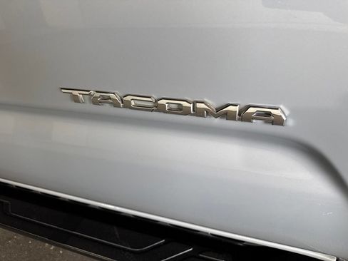 Used 2020 Toyota Tacoma Limited AWD/4WD image 10