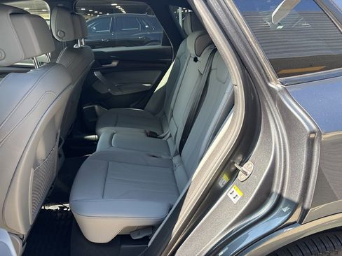 Used 2024 Audi Q5 e Premium Plus w/ Premium Plus Package image 14