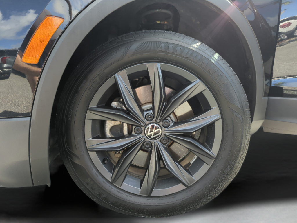 Used 2024 Volkswagen Tiguan SE FWD image 48