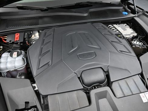 Certified 2024 Porsche Cayenne Turbo GT image 34