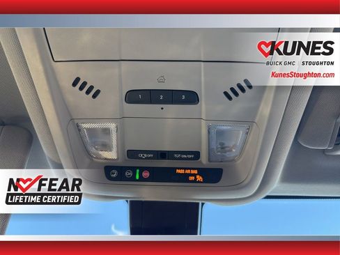 Used 2024 GMC Terrain SLT image 34