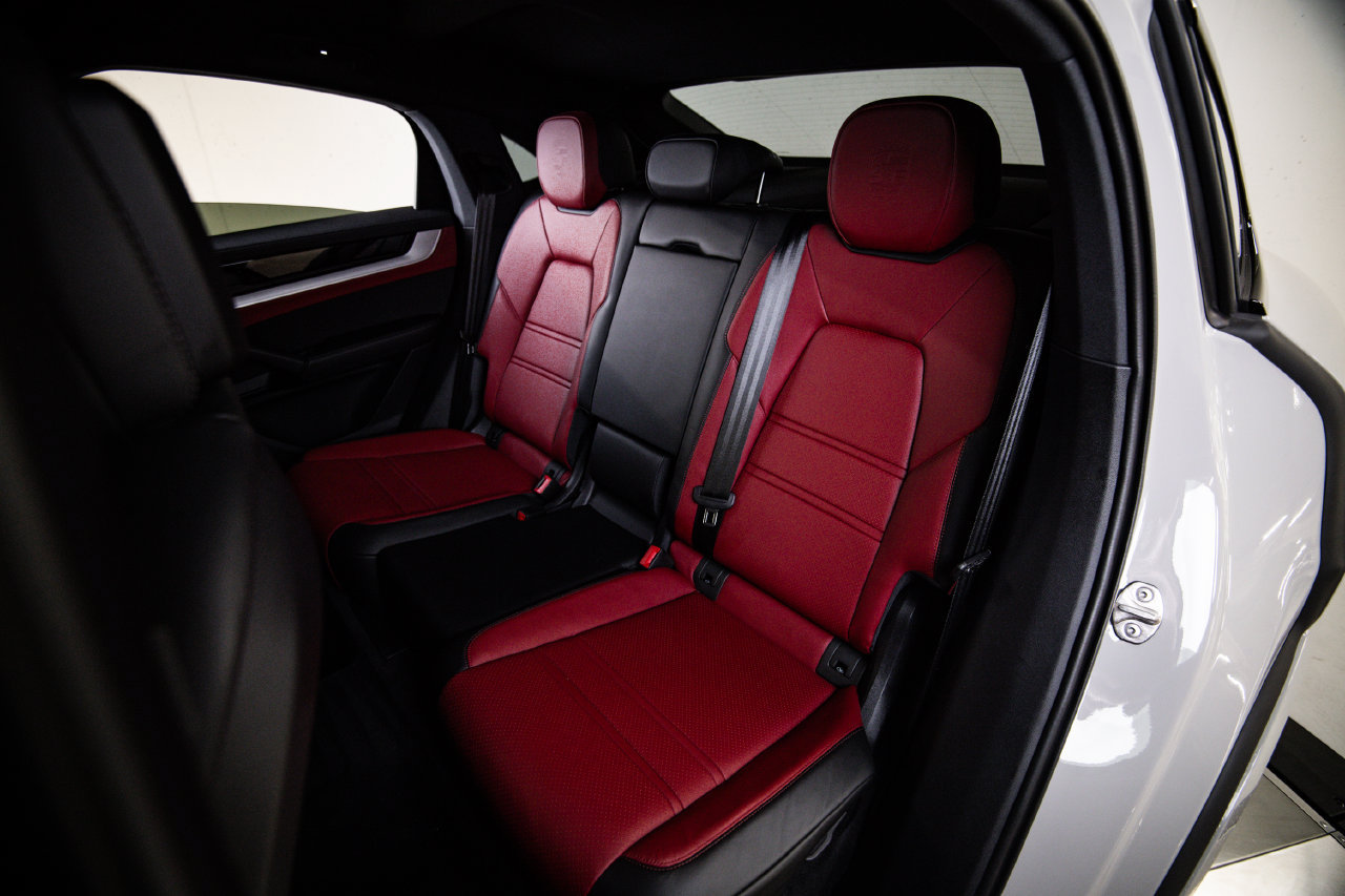 Certified 2026 Porsche Cayenne Coupe AWD/4WD image 24