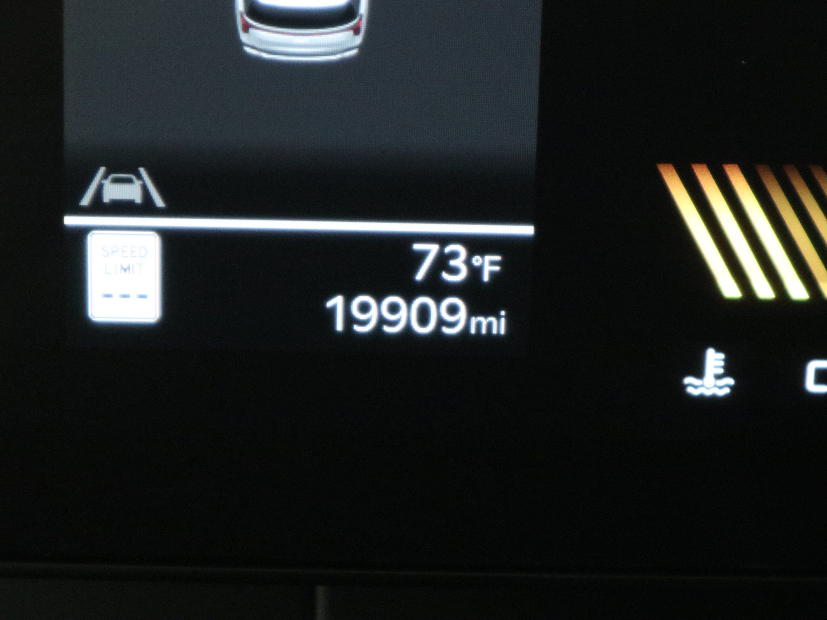 Used 2025 Kia Carnival FWD image 18
