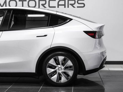 Used 2021 Tesla Model Y Long Range AWD/4WD image 18