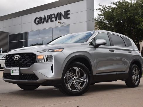 Used 2023 Hyundai Santa Fe SE FWD image 2